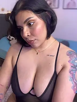 Snapshot of GigiiStone chatting on February 24, 2025, 11:41 pm GigiiStone online show from February 24, 2025, 11:41 pm