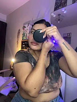 Snapshot of GigiiStone chatting on January 13, 2026, 10:24 pm GigiiStone online show from January 13, 2026, 10:24 pm