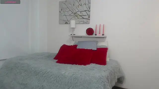 sofia perez    online show from April 21, 2026, 8:04 pm
