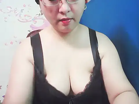 xiaorou-z online show from November 10, 2025, 4:23 pm
