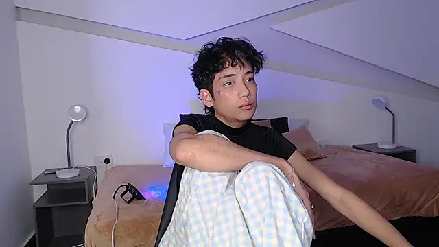 hot little bunny online show from March 2, 2025, 12:31 am