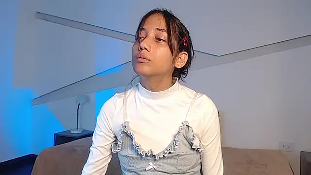 hot little bunny online show from January 6, 2026, 9:08 pm