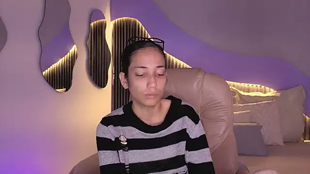 hot little bunny online show from February 9, 2026, 8:51 pm