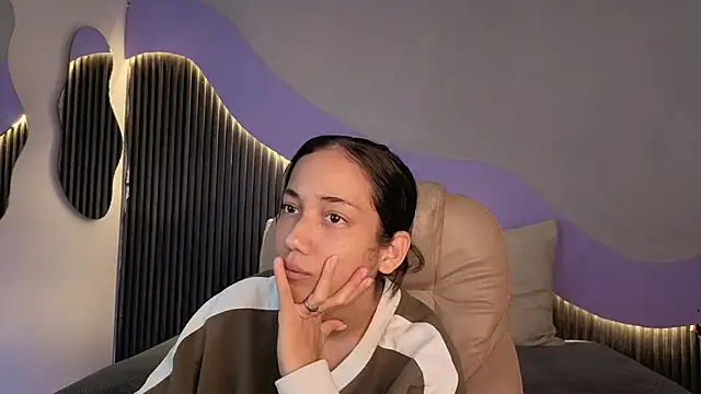 hot little bunny online show from February 22, 2026, 9:49 pm