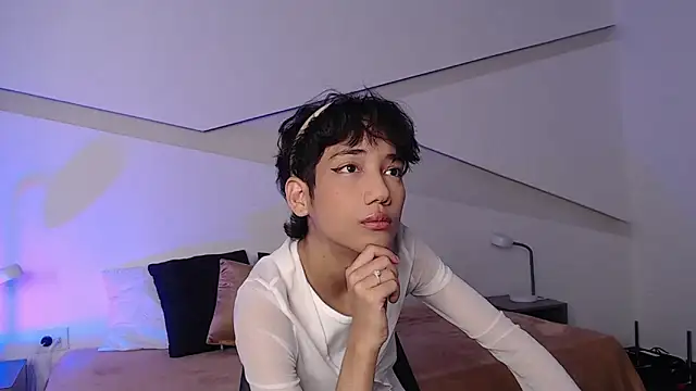 hot little bunny online show from February 26, 2025, 8:25 pm