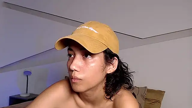 hot little bunny online show from September 9, 2025, 9:13 pm