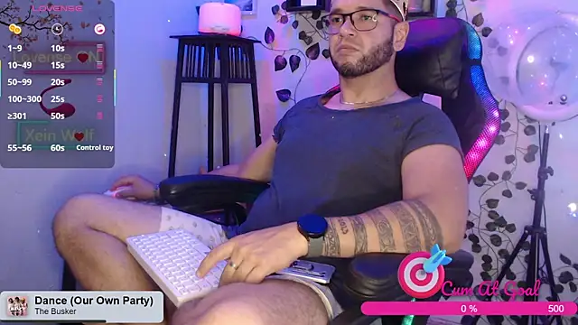 Snapshot of Xein_WoIf chatting on October 13, 2025, 2:35 am Xein WoIf online show from October 13, 2025, 2:35 am