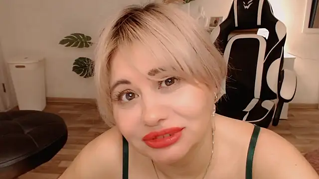 Snapshot of Lola_Richie chatting on March 9, 2026, 5:00 am Lola Richie online show from March 9, 2026, 5:00 am