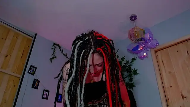 VickyJackson  online show from November 21, 2025, 8:19 pm