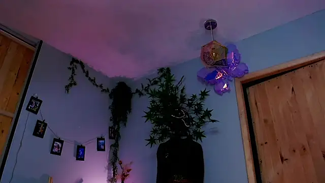 VickyJackson  online show from December 5, 2025, 6:28 pm