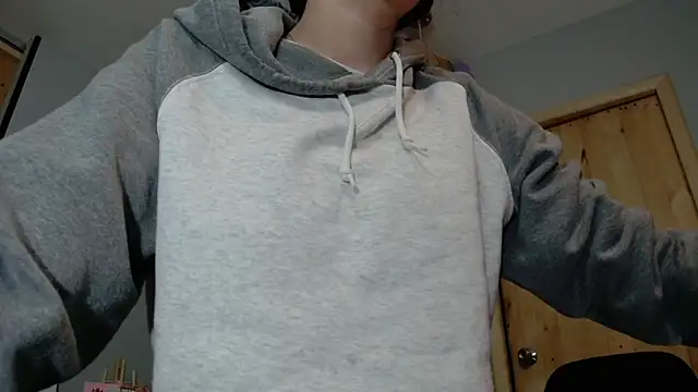 VickyJackson  online show from October 20, 2025, 9:59 pm