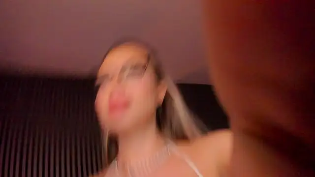 Snapshot of SeraVonDee chatting on December 14, 2024, 12:44 am SeraVonDee online show from December 14, 2024, 12:44 am