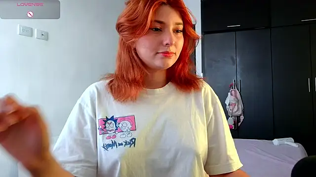 Snapshot of Ania_jones chatting on November 18, 2025, 9:29 pm Ania jones online show from November 18, 2025, 9:29 pm