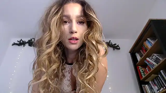 Snapshot of ChocoBelle chatting on December 11, 2024, 9:12 pm ChocoBelle online show from December 11, 2024, 9:12 pm