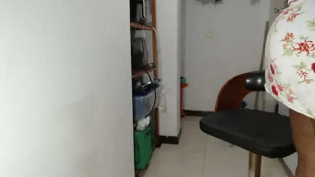 LiraRusso online show from April 8, 2026, 12:23 am