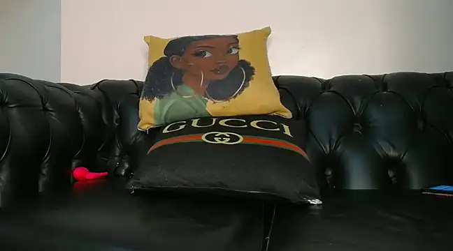 Snapshot of santa_queenn chatting on December 13, 2024, 9:20 pm santa queenn online show from December 13, 2024, 9:20 pm