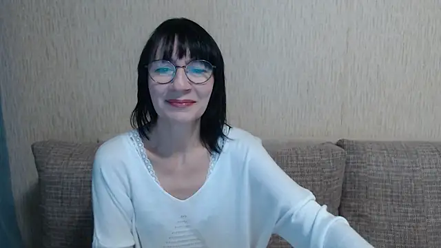 Snapshot of Erica95Bloom chatting on November 14, 2025, 11:14 am Erica95Bloom online show from November 14, 2025, 11:14 am