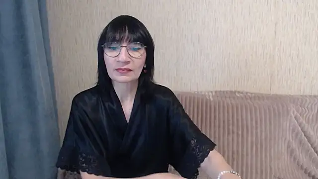 Snapshot of Erica95Bloom chatting on November 19, 2025, 6:13 am Erica95Bloom online show from November 19, 2025, 6:13 am