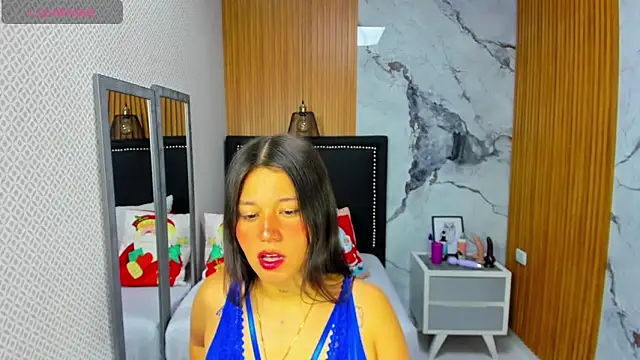 LORENADAVIES online show from November 22, 2025, 12:48 pm