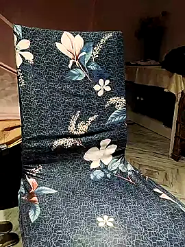 xxxhugedick0001 online show from November 1, 2025, 6:35 pm