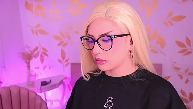 Misselektra   online show from February 9, 2026, 5:38 am