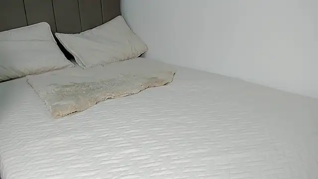 soyamandaa  online show from April 3, 2026, 11:33 pm