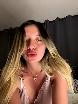 Snapshot of mari_ana02 chatting on November 18, 2025, 1:32 am mari ana02 online show from November 18, 2025, 1:32 am