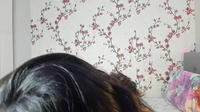 Snapshot of Alisagold90 chatting on December 16, 2025, 7:45 am Alisagold90 online show from December 16, 2025, 7:45 am