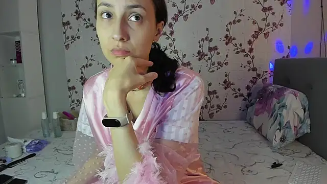 Snapshot of Alisagold90 chatting on September 25, 2025, 7:25 am Alisagold90 online show from September 25, 2025, 7:25 am