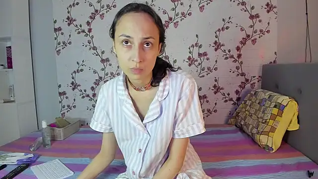 Snapshot of Alisagold90 chatting on September 27, 2025, 1:28 pm Alisagold90 online show from September 27, 2025, 1:28 pm