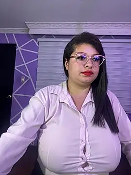 Snapshot of MiiaaJoness chatting on May 13, 2026, 5:14 am MiiaaJoness online show from May 13, 2026, 5:14 am