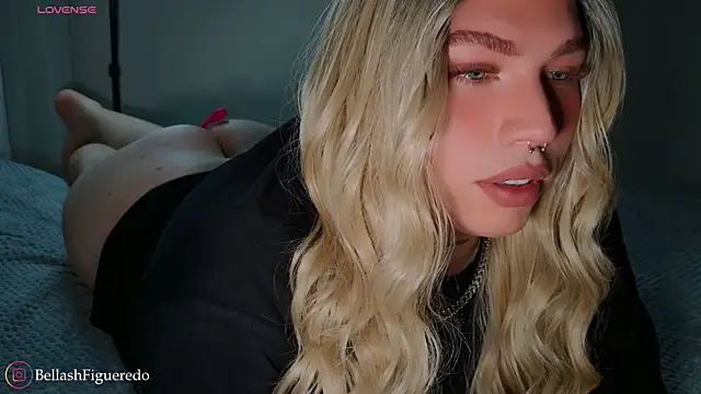 Snapshot of IsabellaFigueredo__ chatting on November 18, 2025, 12:37 am IsabellaFigueredo online show from November 18, 2025, 12:37 am