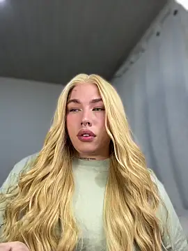 Snapshot of IsabellaFigueredo__ chatting on November 11, 2025, 10:04 pm IsabellaFigueredo online show from November 11, 2025, 10:04 pm