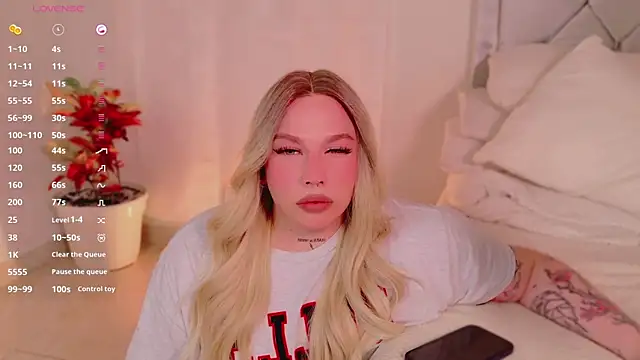 Snapshot of IsabellaFigueredo__ chatting on February 2, 2025, 6:25 am IsabellaFigueredo online show from February 2, 2025, 6:25 am