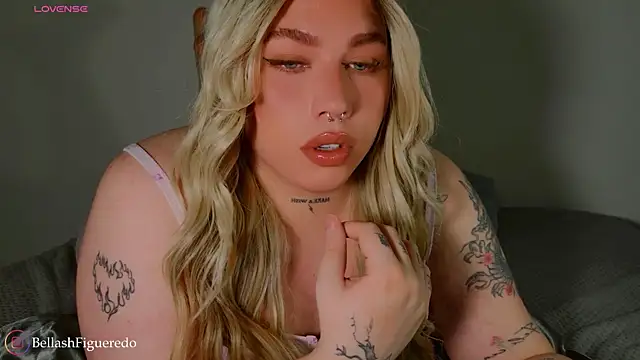 Snapshot of IsabellaFigueredo__ chatting on December 14, 2025, 7:52 pm IsabellaFigueredo online show from December 14, 2025, 7:52 pm