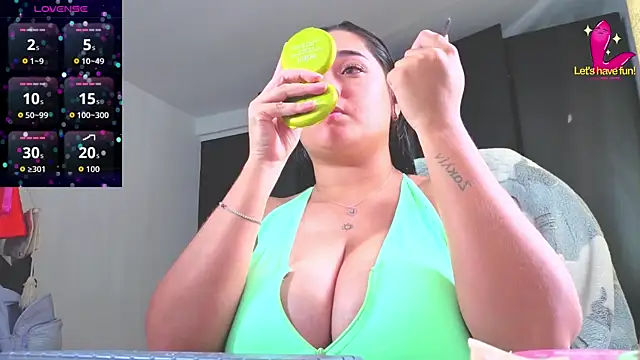 Snapshot of CelesteBrucee chatting on November 1, 2025, 8:14 pm CelesteBrucee online show from November 1, 2025, 8:14 pm