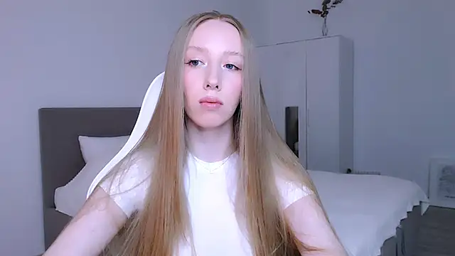 Snapshot of Luna_insniity chatting on November 6, 2025, 7:51 pm Luna insniity online show from November 6, 2025, 7:51 pm