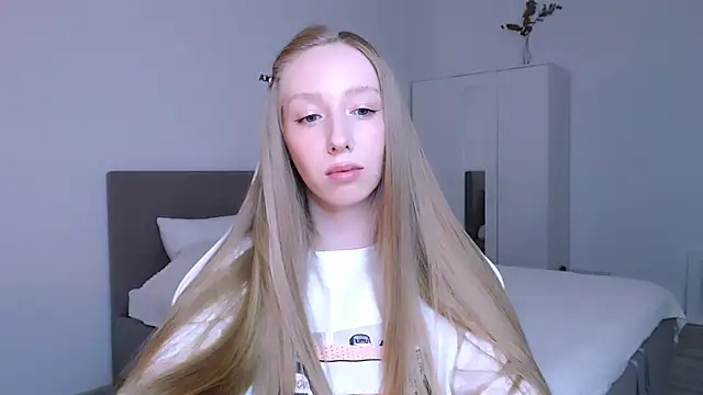 Snapshot of Luna_insniity chatting on November 23, 2025, 9:14 pm Luna insniity online show from November 23, 2025, 9:14 pm