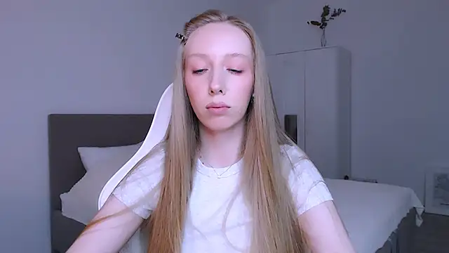 Snapshot of Luna_insniity chatting on December 14, 2025, 9:09 pm Luna insniity online show from December 14, 2025, 9:09 pm