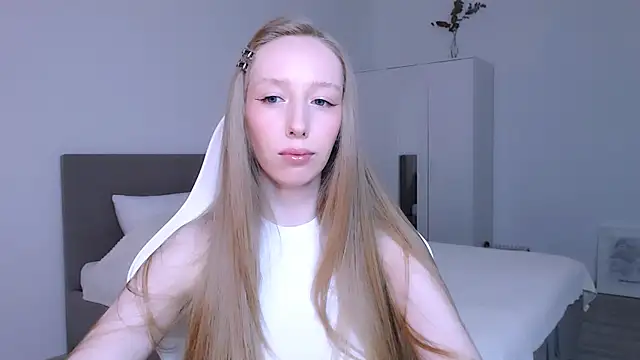 Snapshot of Luna_insniity chatting on November 10, 2025, 7:19 pm Luna insniity online show from November 10, 2025, 7:19 pm