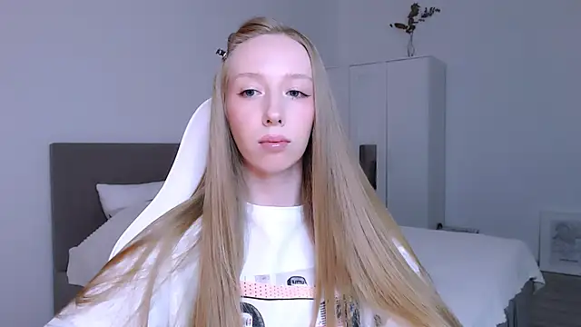 Snapshot of Luna_insniity chatting on November 30, 2025, 8:20 pm Luna insniity online show from November 30, 2025, 8:20 pm