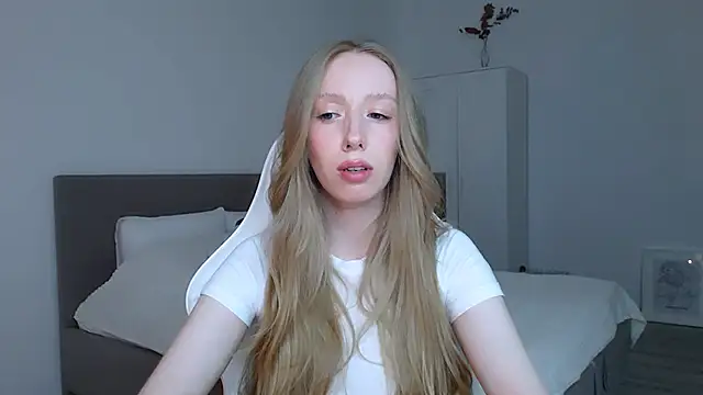 Snapshot of Luna_insniity chatting on October 24, 2025, 8:30 pm Luna insniity online show from October 24, 2025, 8:30 pm