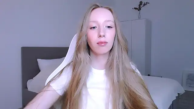 Snapshot of Luna_insniity chatting on November 8, 2025, 8:12 pm Luna insniity online show from November 8, 2025, 8:12 pm