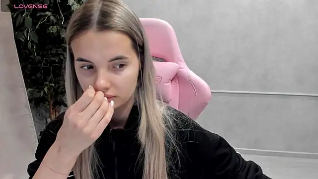 Donna Evans online show from March 18, 2025, 1:34 pm