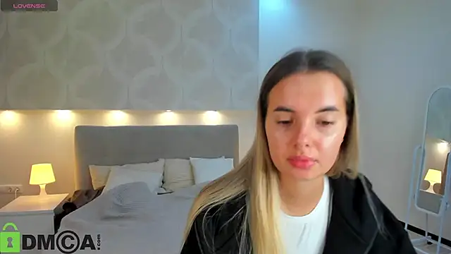 Donna Evans online show from September 18, 2025, 12:02 am