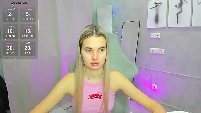 Snapshot of Donna_Evans chatting on December 22, 2025, 12:11 am Donna Evans online show from December 22, 2025, 12:11 am