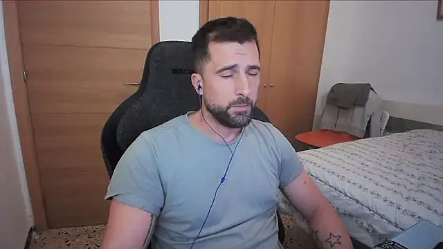 alex877x online show from October 18, 2025, 7:43 am