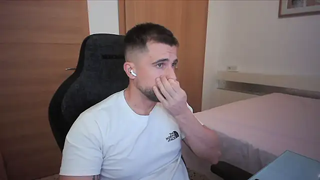 alex877x online show from October 24, 2025, 4:06 pm