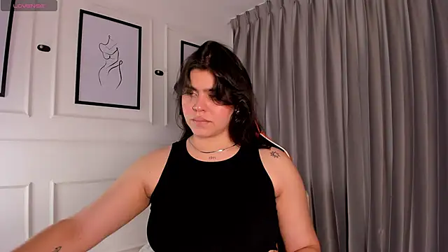 Snapshot of veronica185 chatting on January 9, 2026, 3:46 am veronica185 online show from January 9, 2026, 3:46 am