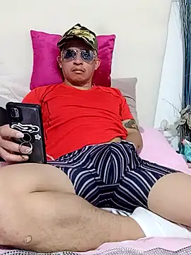 Snapshot of Chdgr chatting on February 4, 2025, 2:21 pm Chdgr online show from February 4, 2025, 2:21 pm